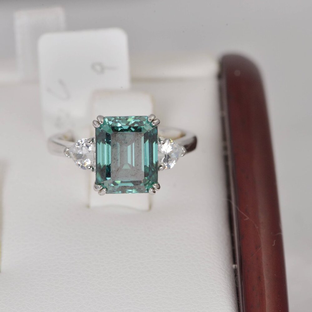 4.0 ct Emerald Green Cut Moissanite Engagement Ring 925